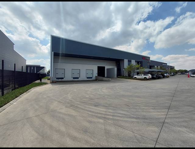 4,315M² WAREHOUSE TO LET IN POMONA